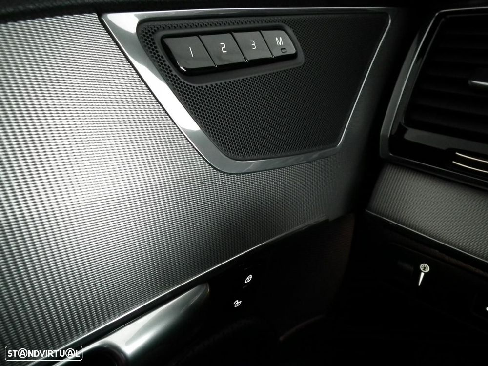 Volvo XC 90 2.0 D4 R-Design - 30