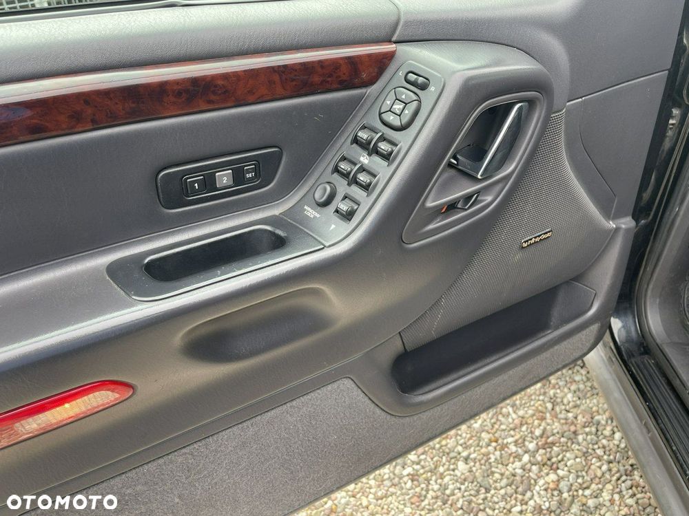 Jeep Grand Cherokee - 12