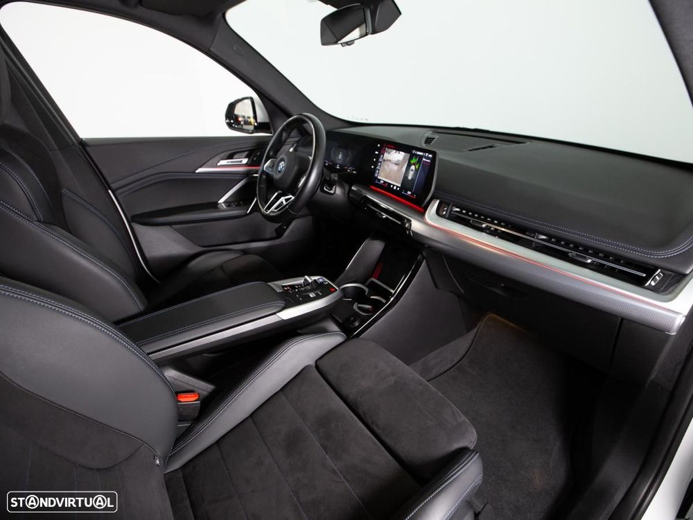 BMW iX1 eDrive20 - 9