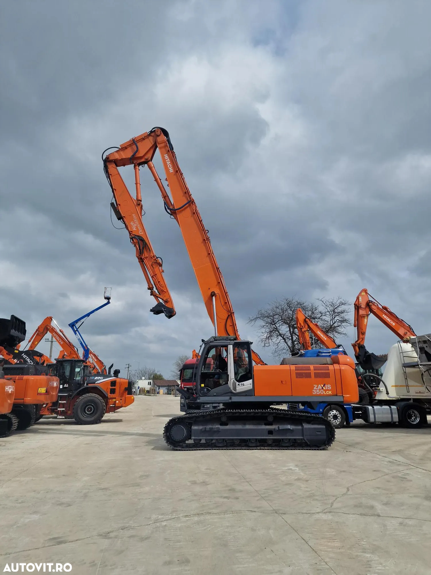 Hitachi EXCAVATOR PETRU DEMOLARI brate la 21m, 37t, 3 brate, cupla rapida, inst picon, inst rotire, 8.209h, ZX350-3, an 2006, senile 70% bune, AC, computer 96900 EUR+Tva - 2
