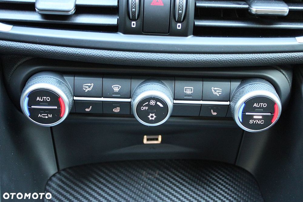 Alfa Romeo Giulia 2.9 Bi Turbo V6 Quadrifoglio - 25