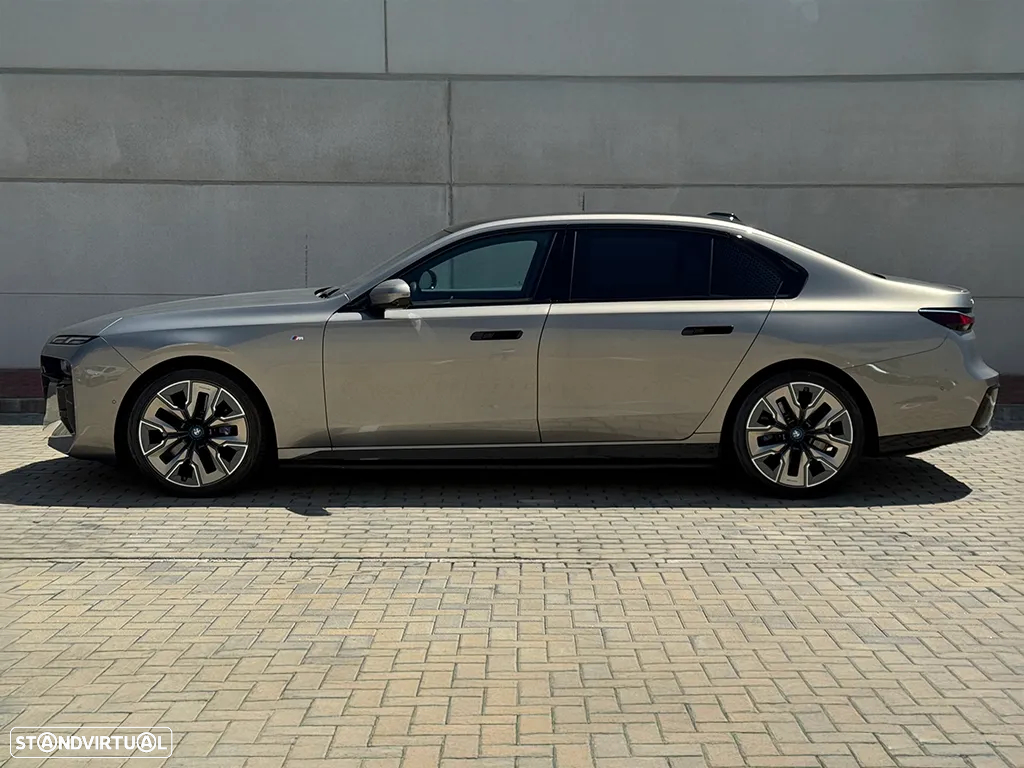 BMW i7 xDrive60 Pack Desportivo M - 3