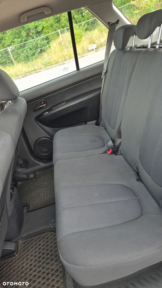 Kia Carens 2.0 EX - 12