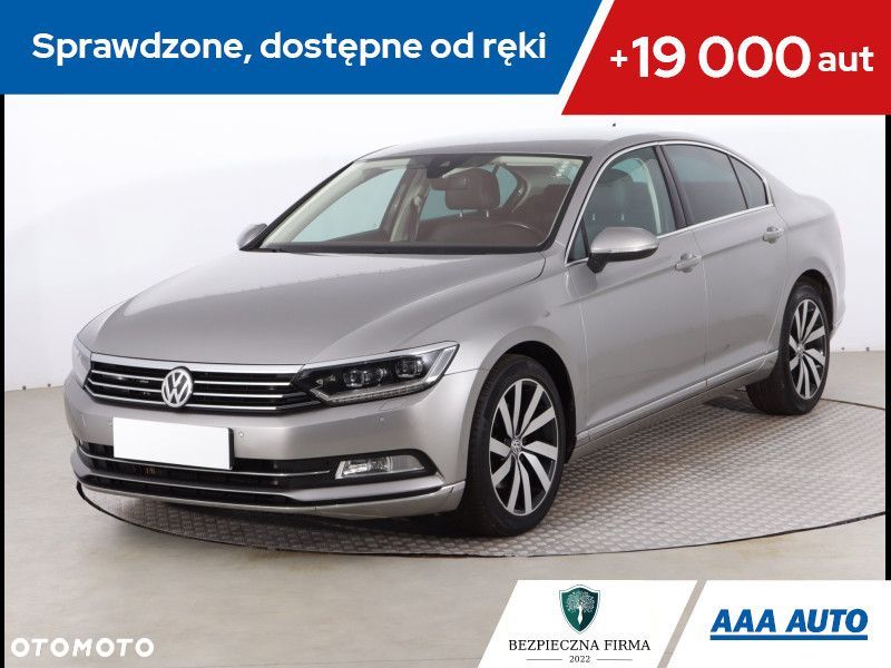 Volkswagen Passat - 1