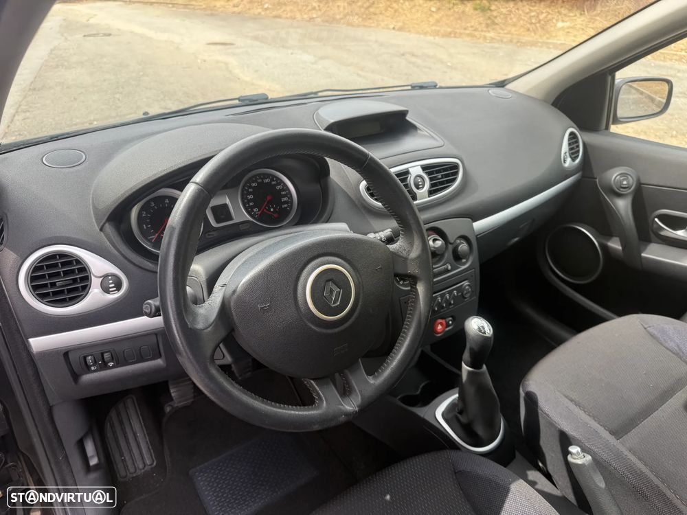 Renault Clio 1.2 16V Confort Dynamique - 8