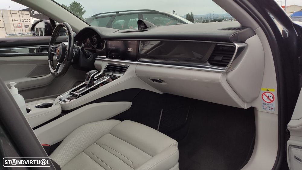 Porsche Panamera 4 E-Hybrid - 26