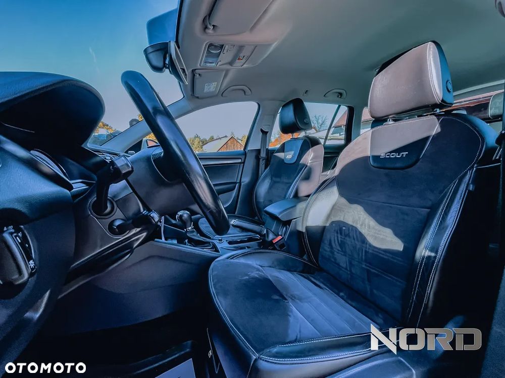 Skoda Octavia Combi 2.0 TDI 4x4 DSG Scout - 33