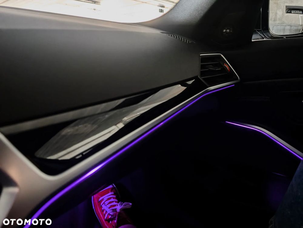 BMW Seria 3 318d Sport Line Shadow - 36