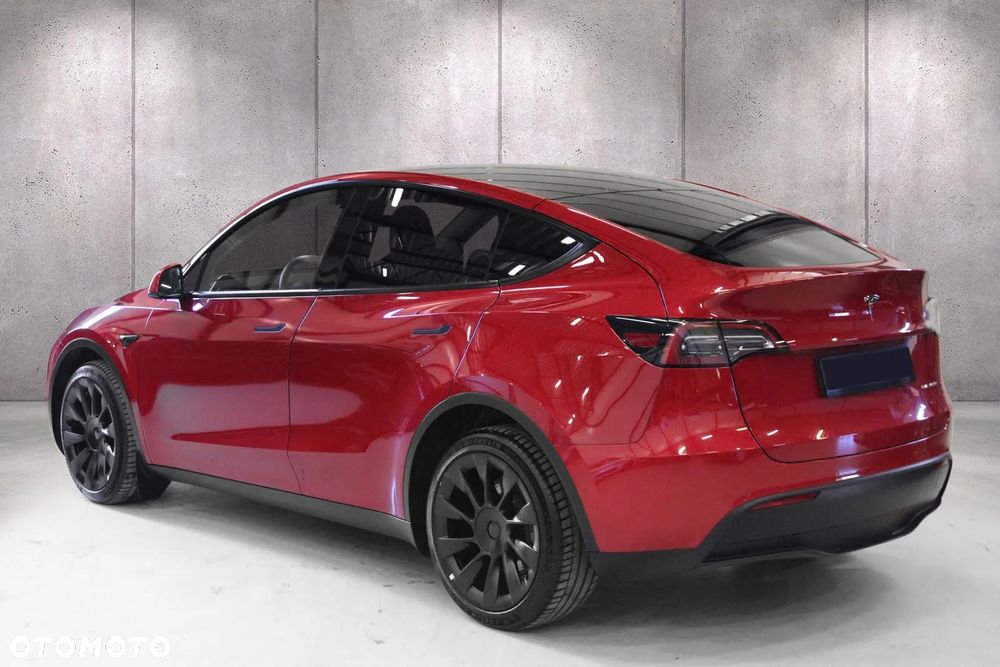 Tesla Model Y Long Range AWD - 8