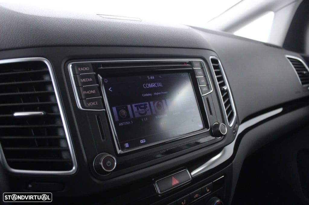 VW Sharan 2.0 TDI Blue Highline DSG - 28