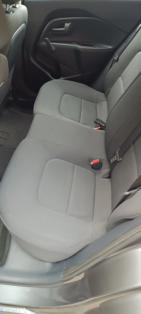 Kia Rio 1.2 L - 11