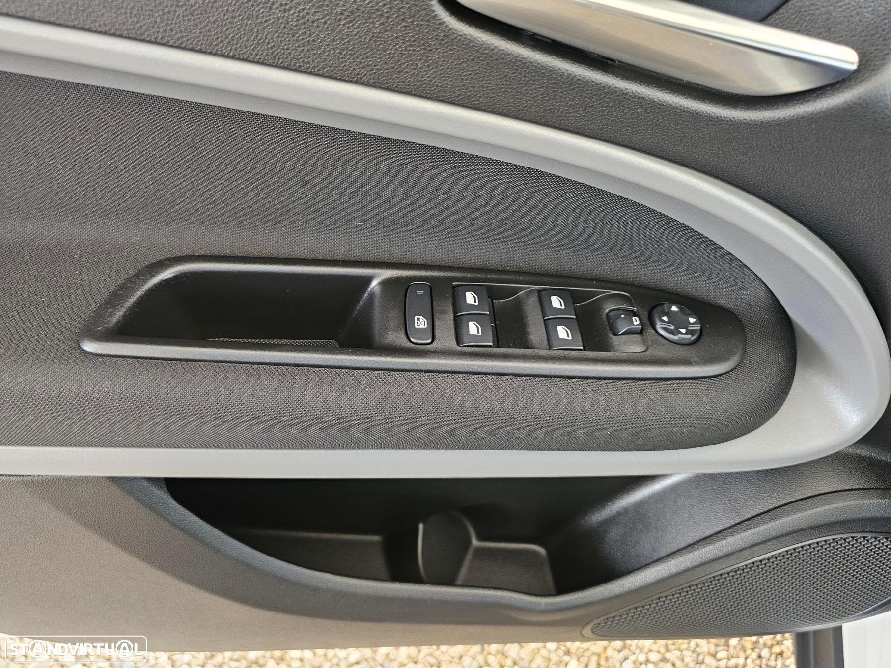 Jeep Avenger 54 kWh Longitude - 23