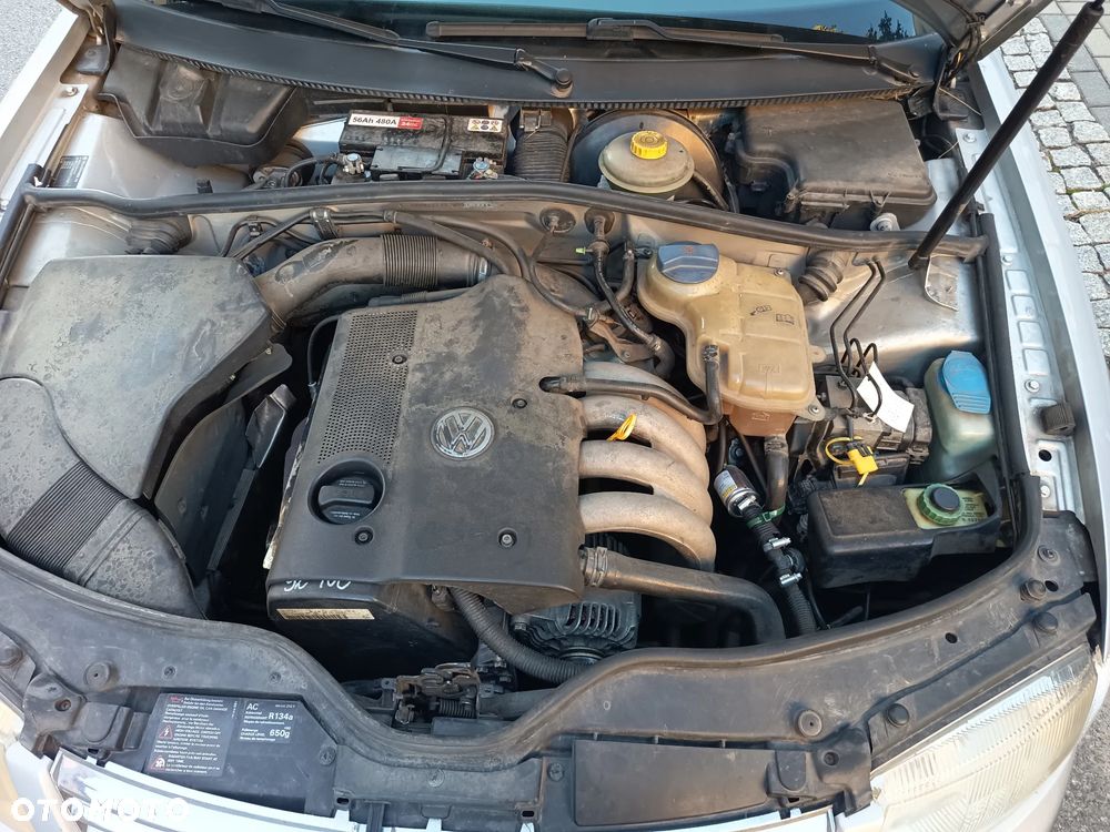 Volkswagen Passat 1.6 - 8