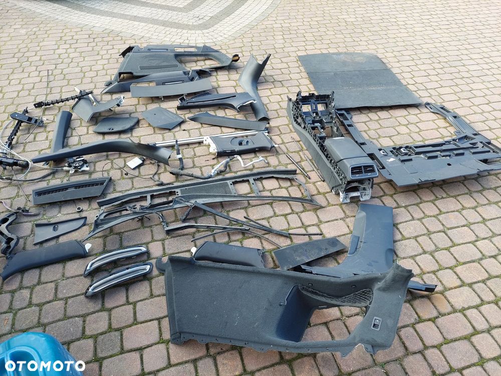 AUDI A6 C8 KOMBI słupek słupki wnętrze dywan