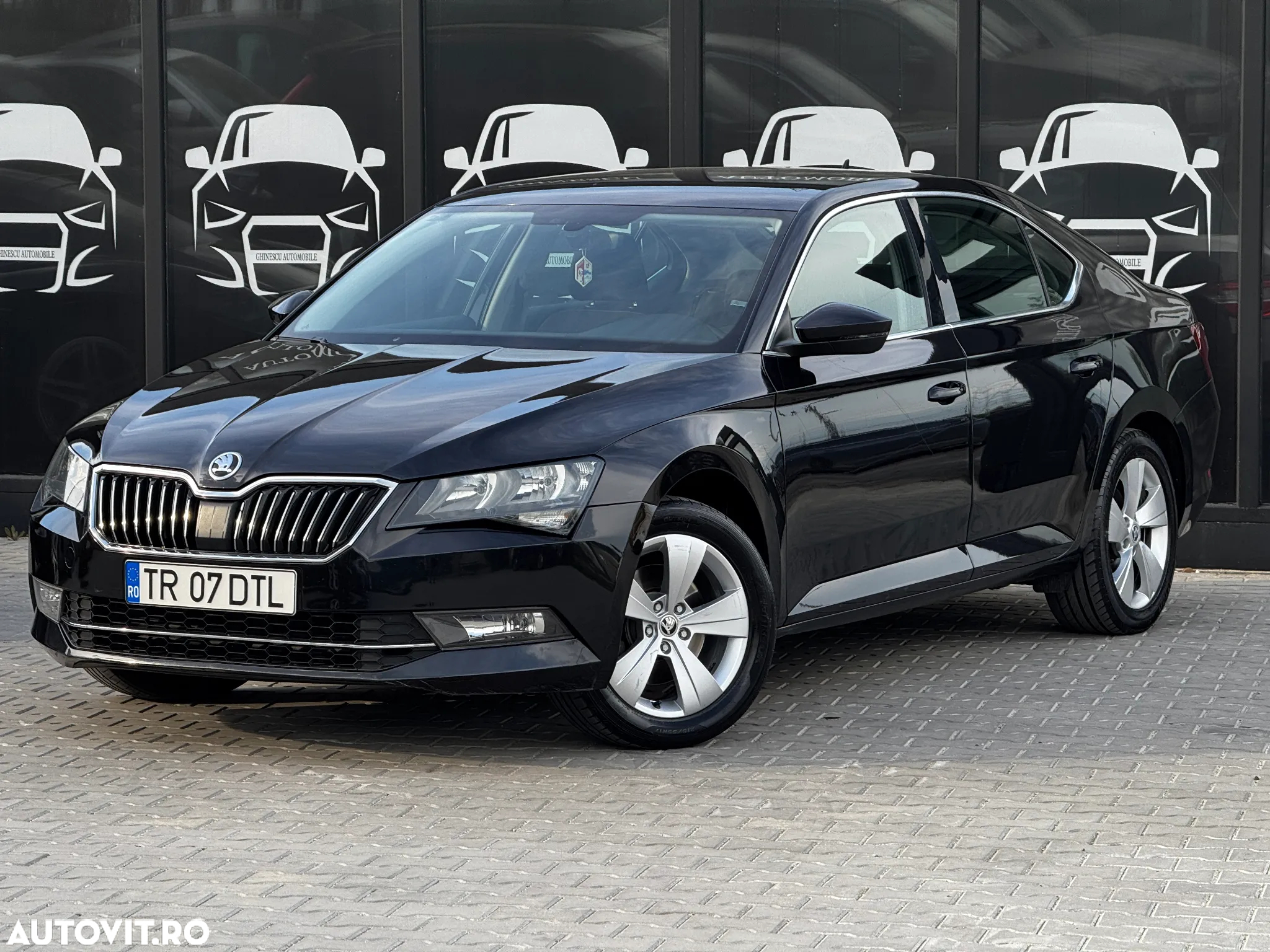 Skoda Superb 2.0 TDI Active - 2