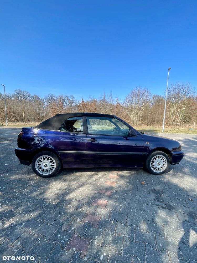 Volkswagen Golf 1.8 GL - 25