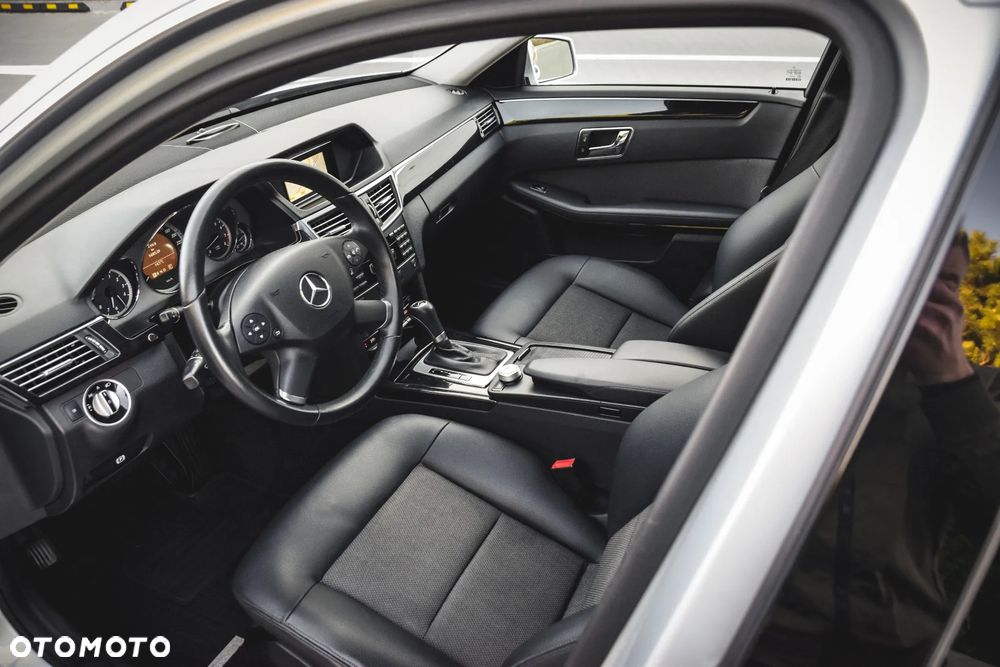 Mercedes-Benz Klasa E 200 CGI BlueEFFICIENCY 7G-TRONIC Avantgarde - 5