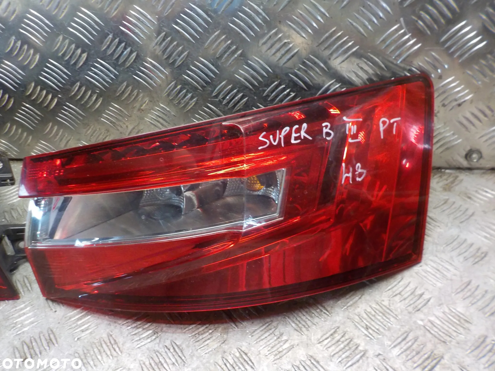 SKODA SUPERB III LAMPA LEWA LUB PRAWA TYŁ - 3