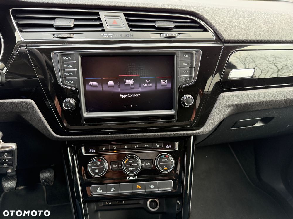 Volkswagen Touran - 30