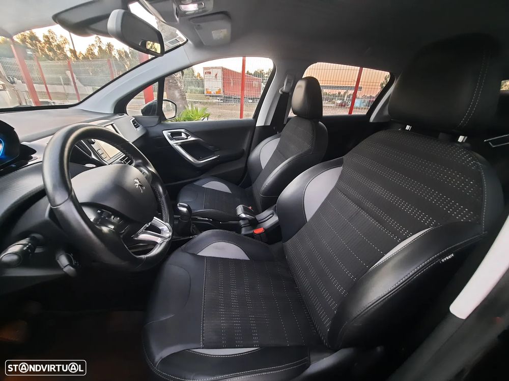 Peugeot 2008 1.6 BlueHDi Allure - 23