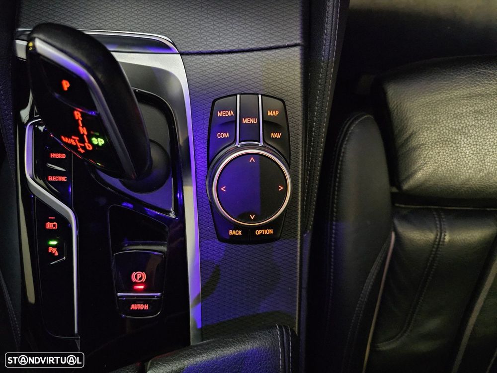 BMW 530 e Pack Desportivo M - 18
