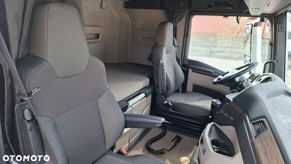 MAN TGX 18.510 / RETARDER / LOW DECK / MEGA / KLIMA POSTOJOWA / NA GWARANCJI 2027 - 26