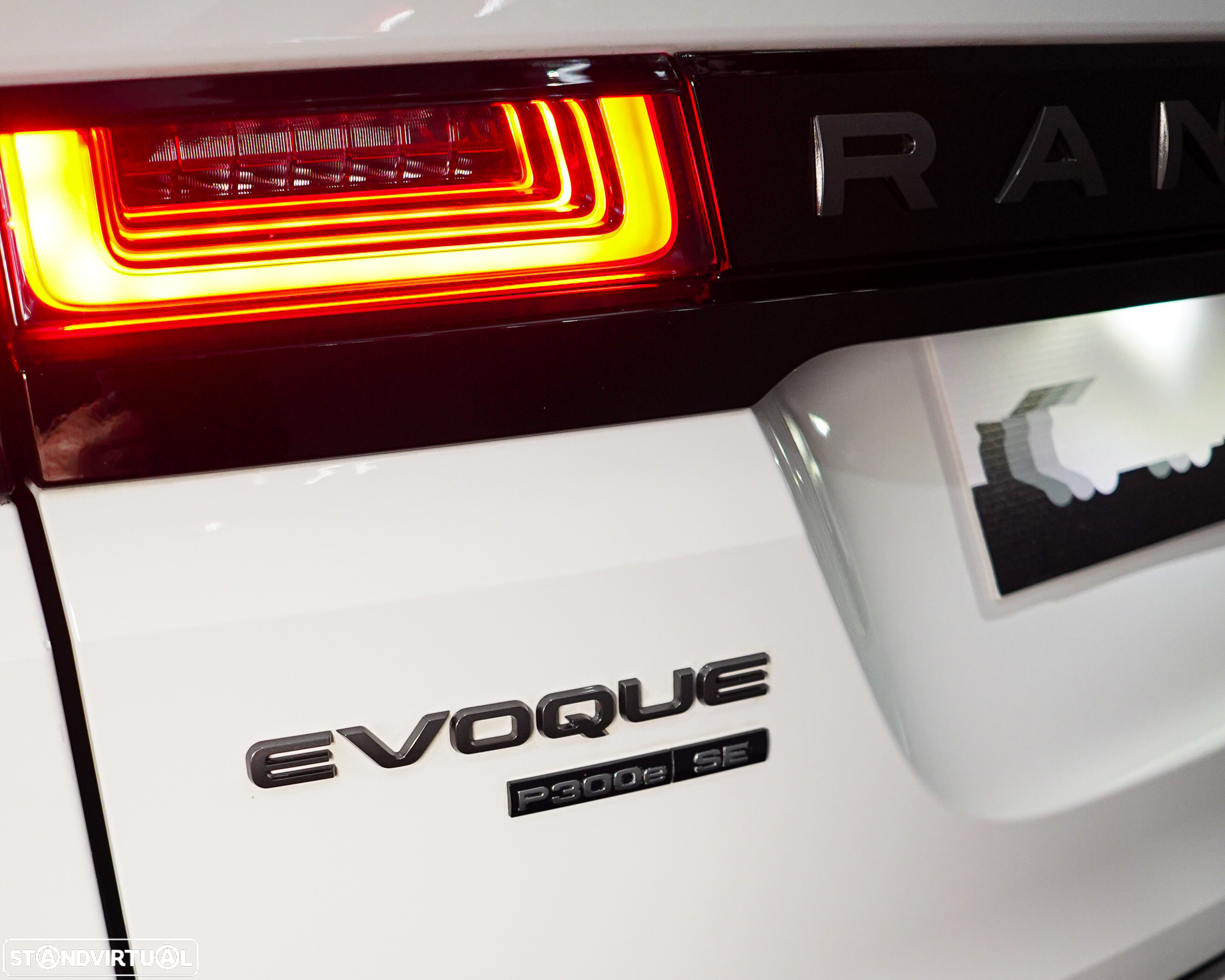 Land Rover Range Rover Evoque 1.5 P300e AWD R-Dynamic SE Auto - 10