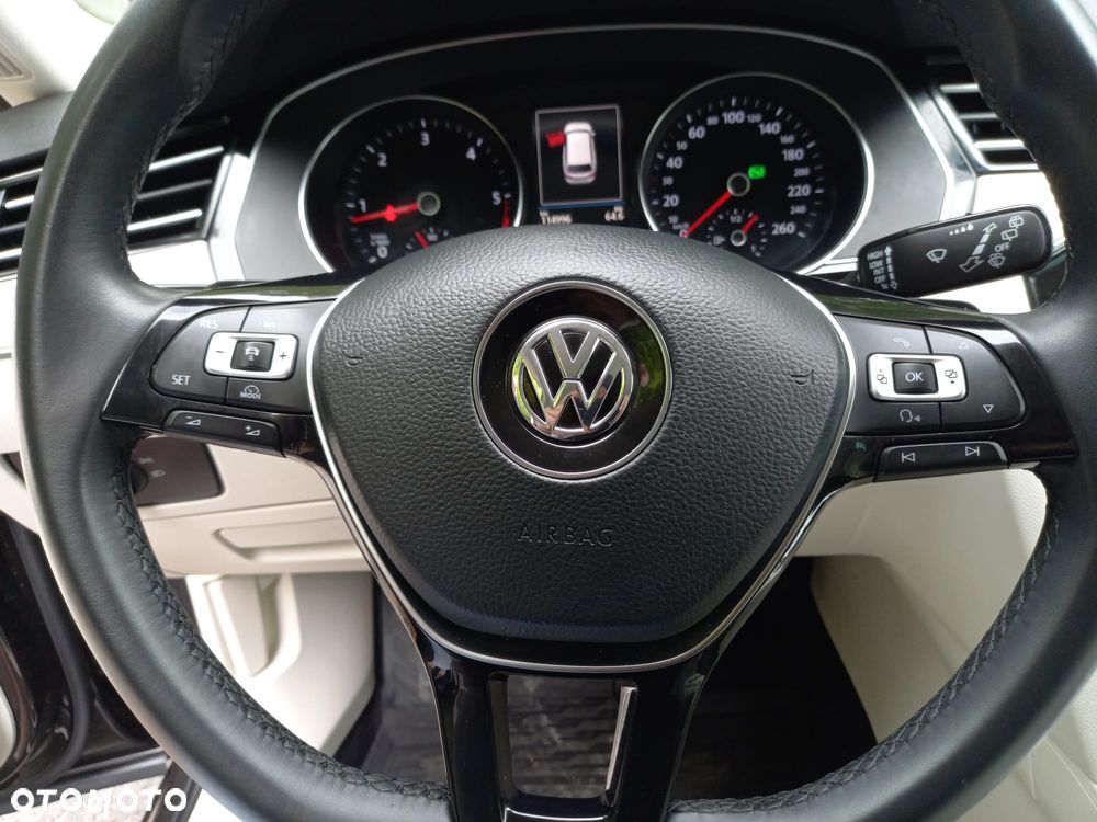 Volkswagen Passat 2.0 TDI SCR DSG Highline - 16