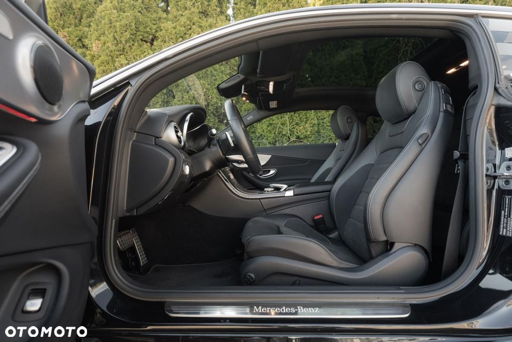 Mercedes-Benz Klasa C 300 9G-TRONIC - 14