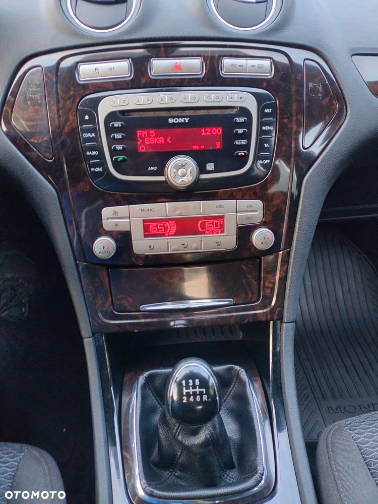 Ford Mondeo 2.5 Ghia - 24