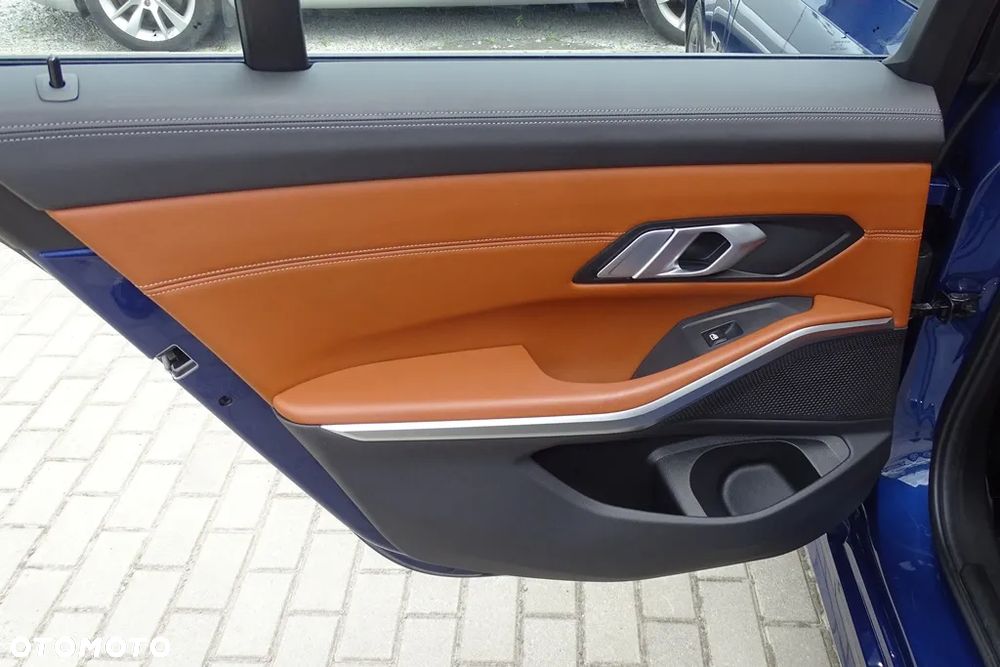 BMW Seria 3 320e M Sport - 27