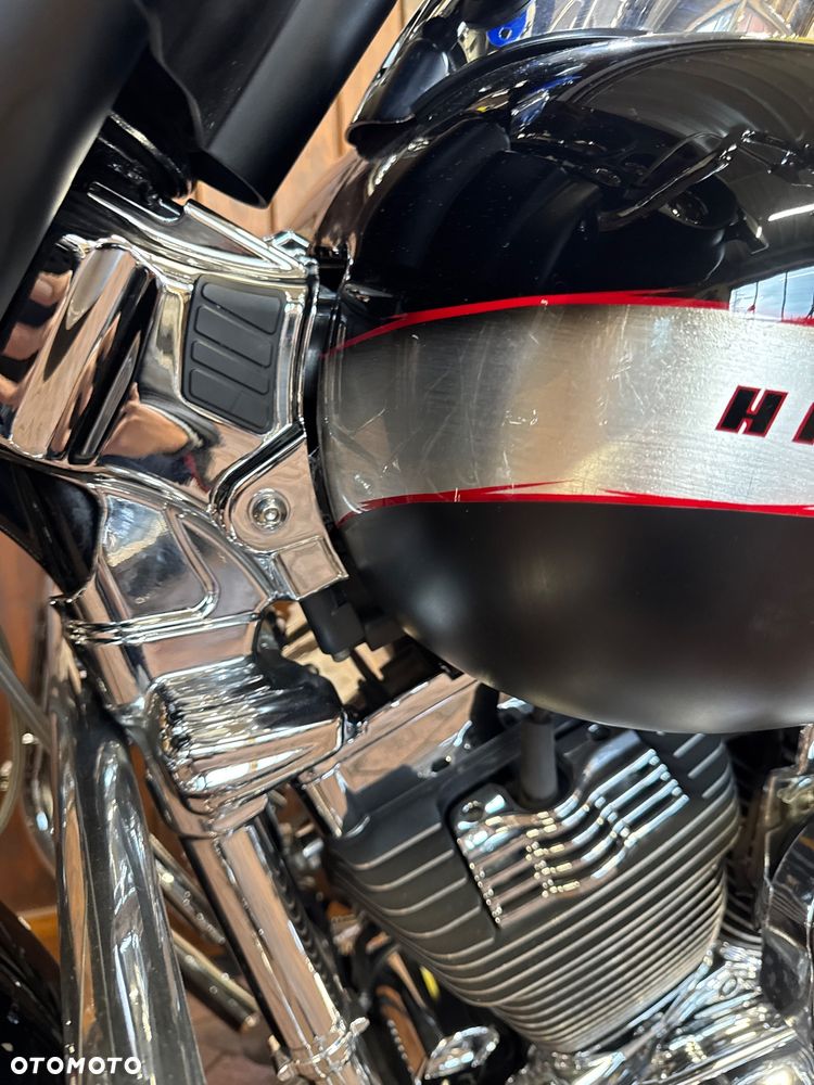 Harley-Davidson Touring Street Glide - 15