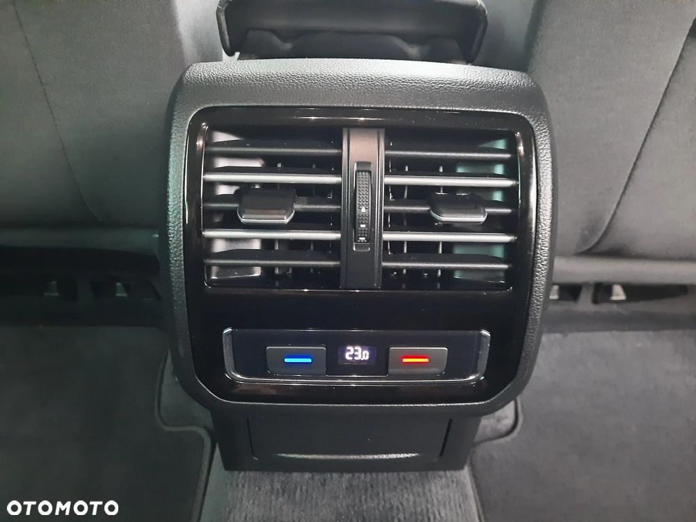 Volkswagen Passat - 33
