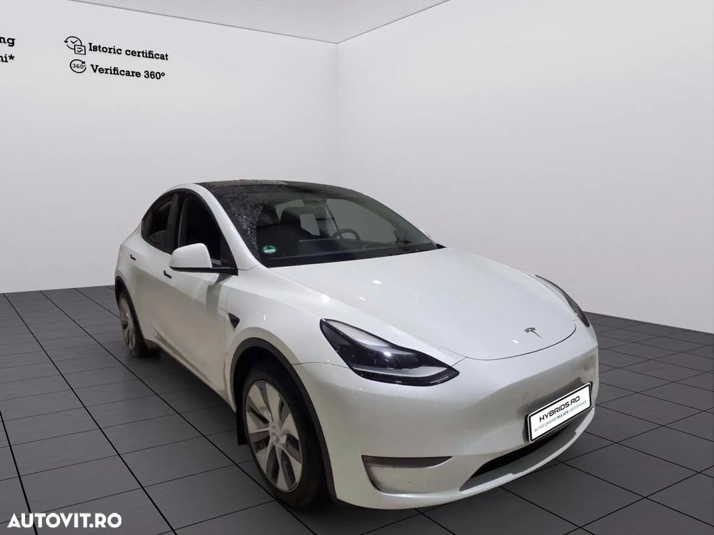 Tesla Model Y - 3