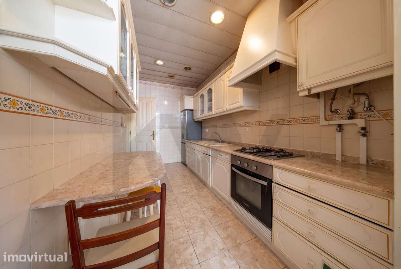 Apartamento com logradouro de 50 m2 no Bairro das Colónias - Grande imagem: 5/28
