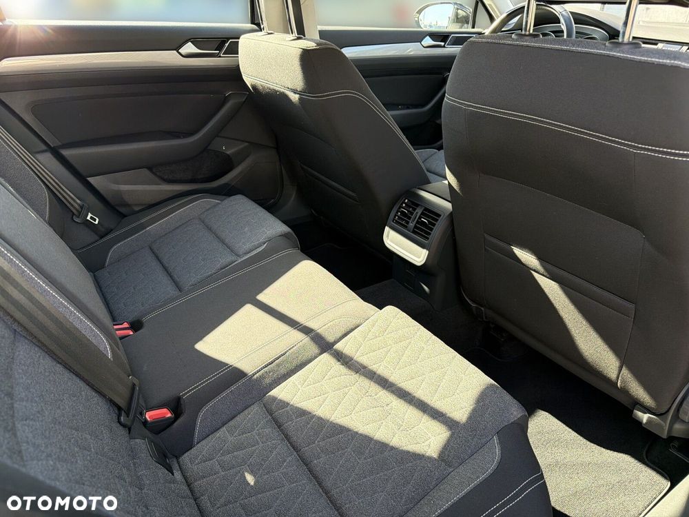 Volkswagen Passat - 35