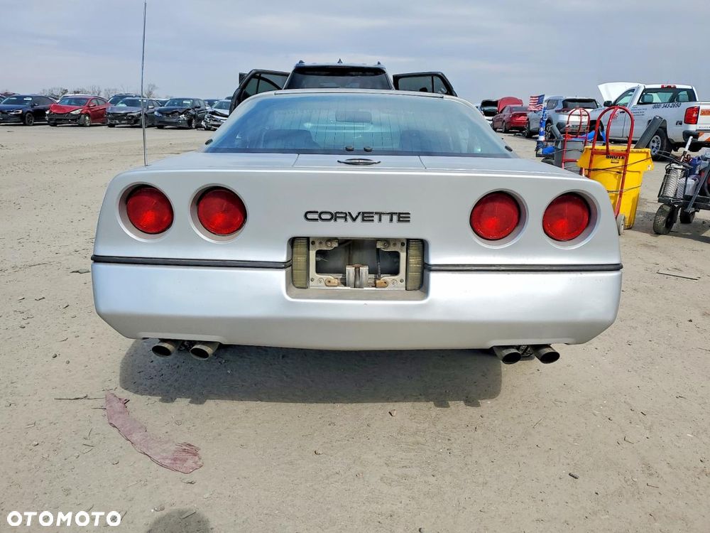 Chevrolet Corvette - 3