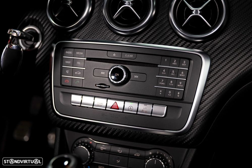 Mercedes-Benz A 180 AMG Line - 17