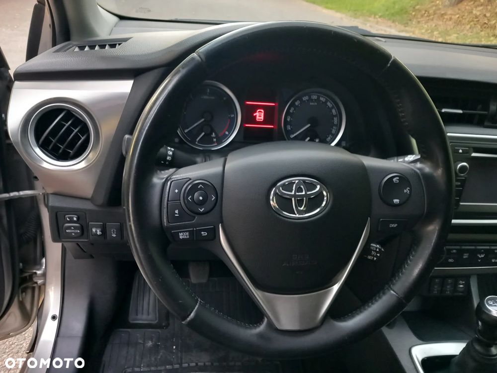 Toyota Auris 1.4 D-4D Premium Comfort - 13