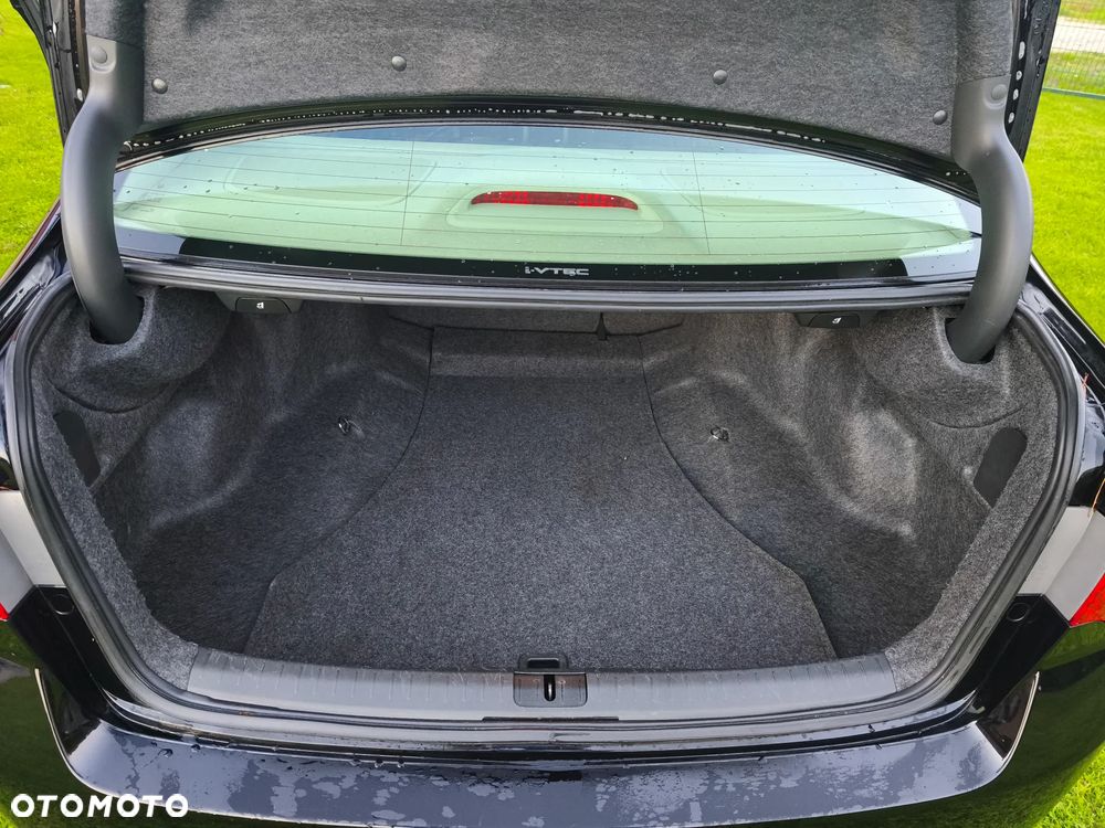 Honda Accord 2.0 Lifestyle - 24
