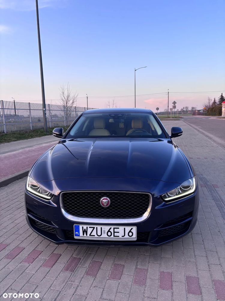 Jaguar XE 2.0 T Prestige - 16