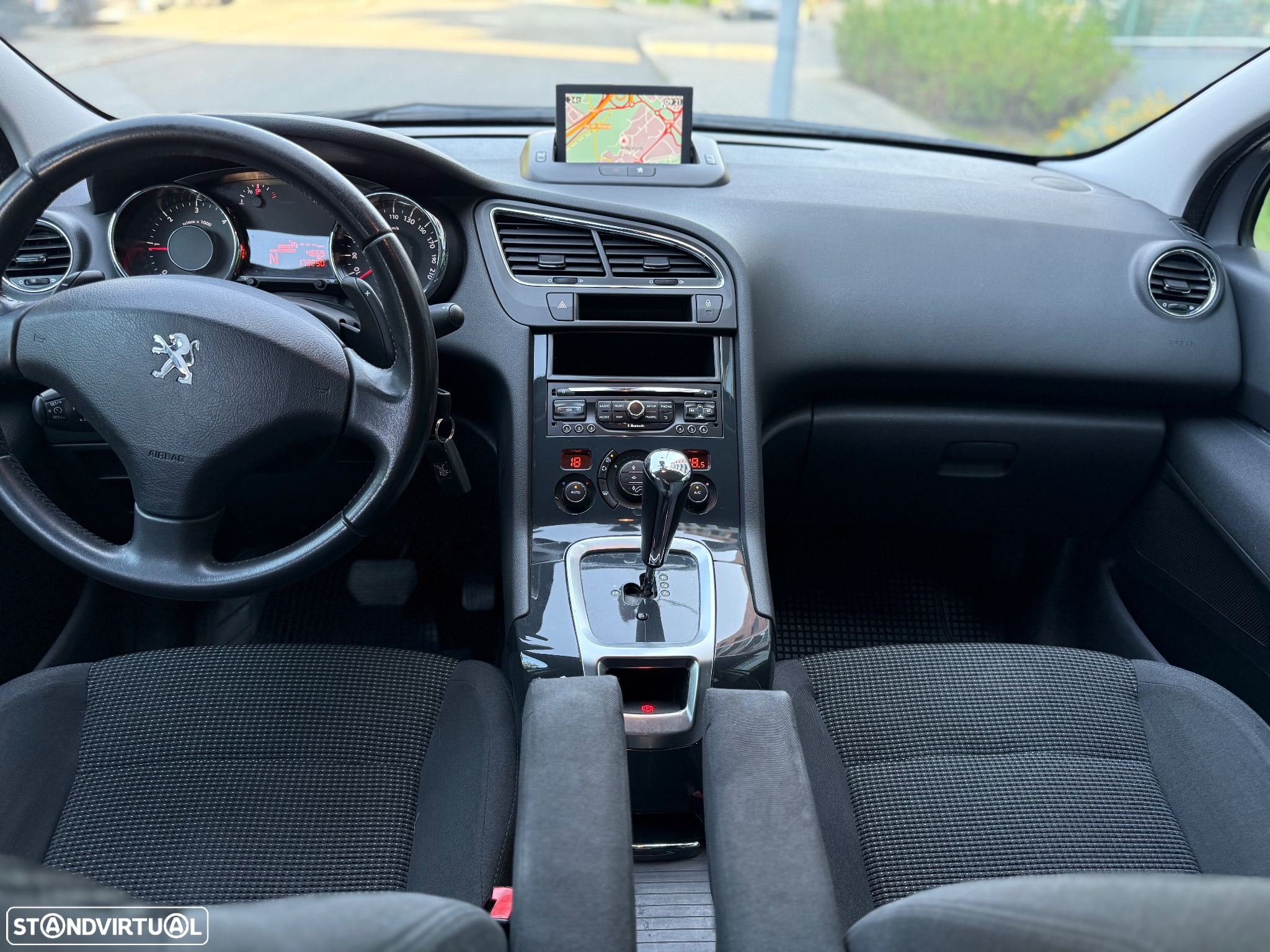 Peugeot 5008 1.6 E-HDi 5L Allure 2-Tronic J17 - 16