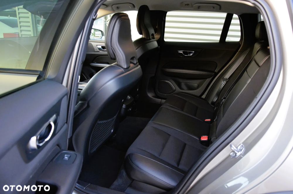 Volvo V60 Cross Country D4 AWD Geartronic Pro - 19