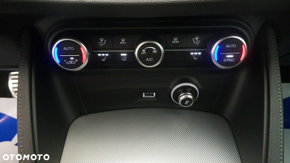 Alfa Romeo Stelvio - 25