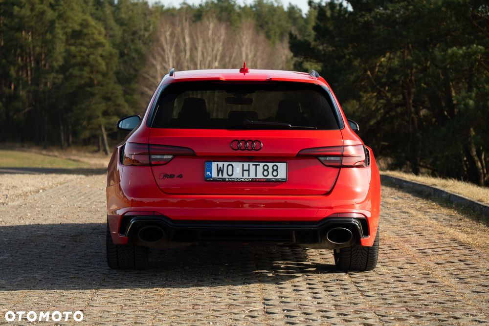 Audi RS4 Avant - 7