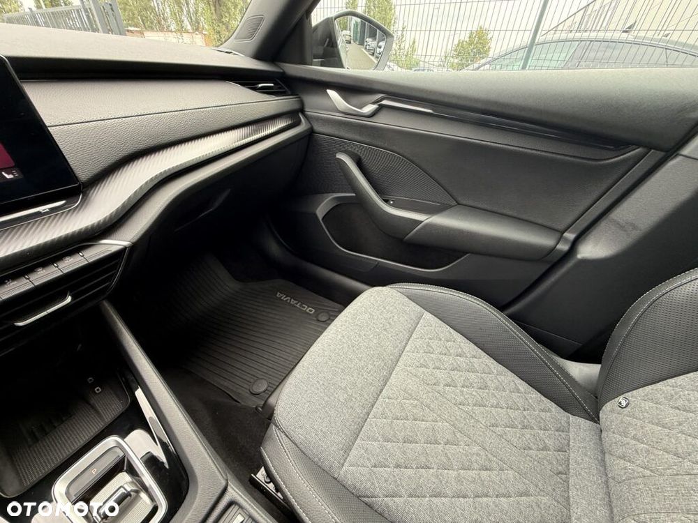 Skoda Octavia 1.5 TSI mHEV Sportline DSG - 32