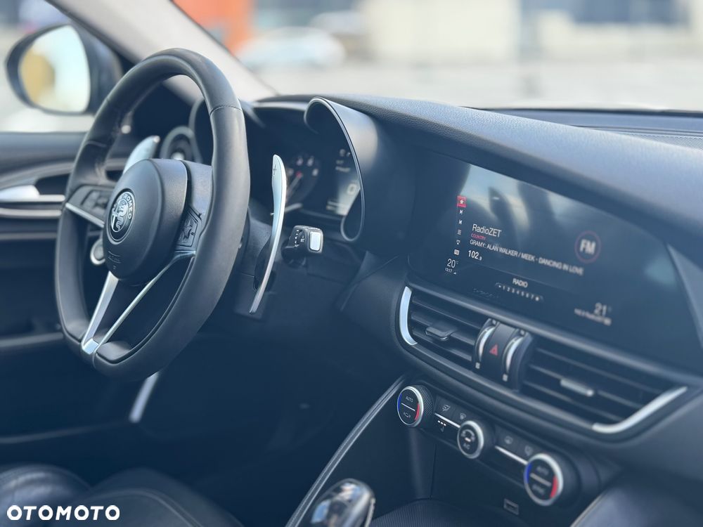 Alfa Romeo Giulia 2.0 Turbo 16V AT8 Veloce Ti - 18