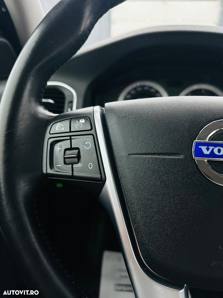 Volvo V60 D4 Geartronic Momentum - 30