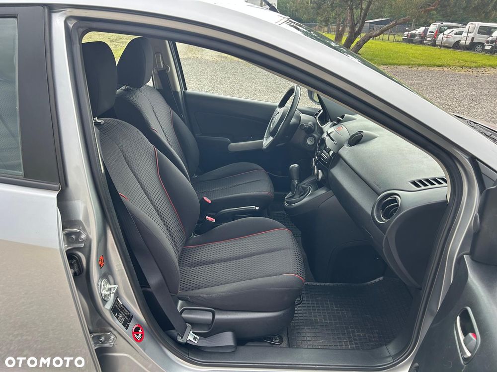 Mazda 2 - 6