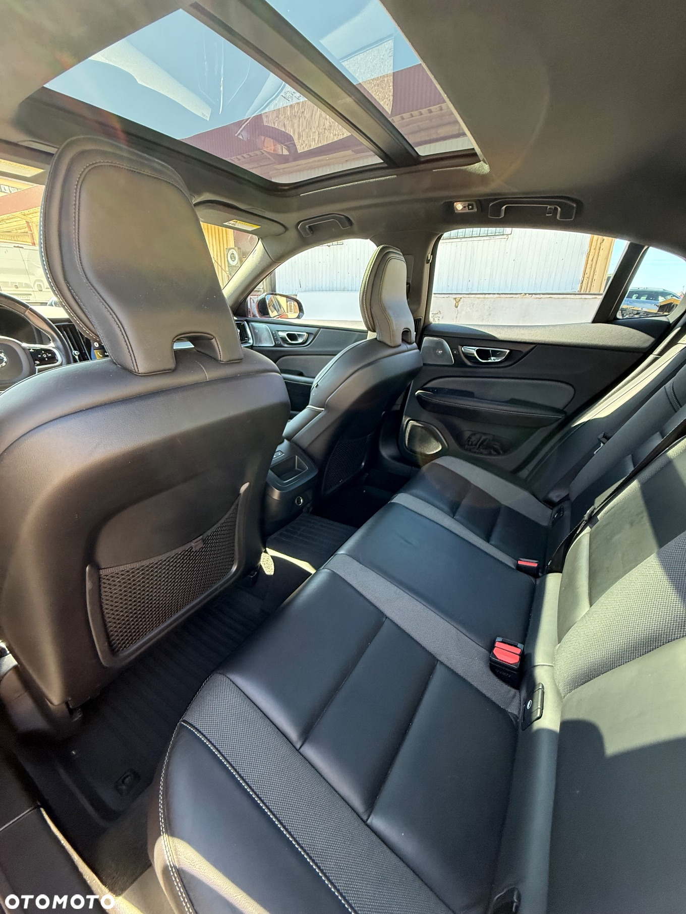 Volvo S60 T6 AWD R-Design - 11